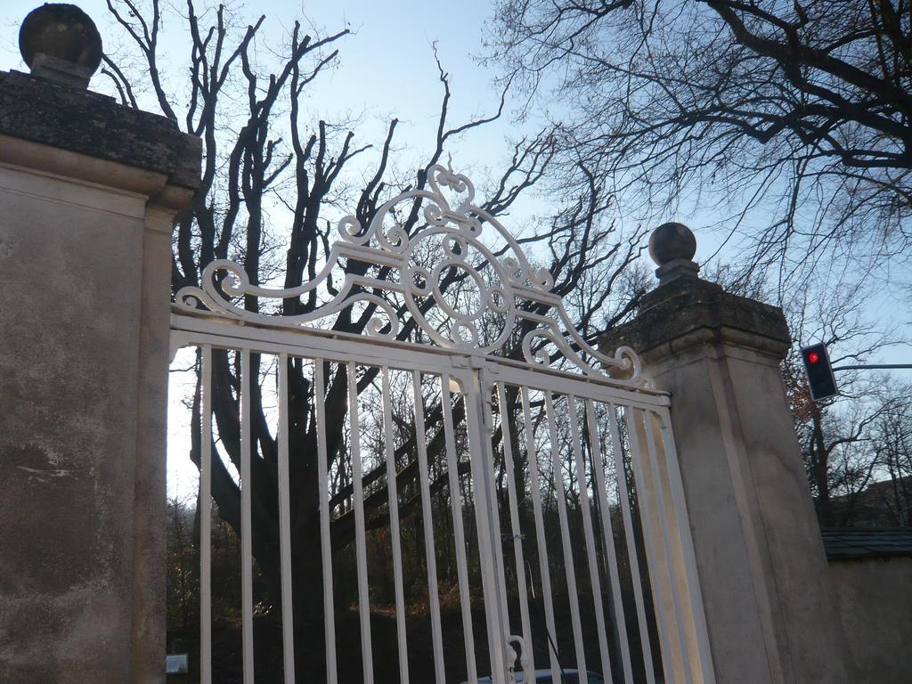 Le Chateau De La Vierge Bures-sur-Yvette Eksteriør bilde