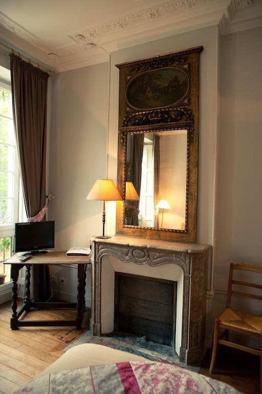 Le Chateau De La Vierge Bures-sur-Yvette Rom bilde